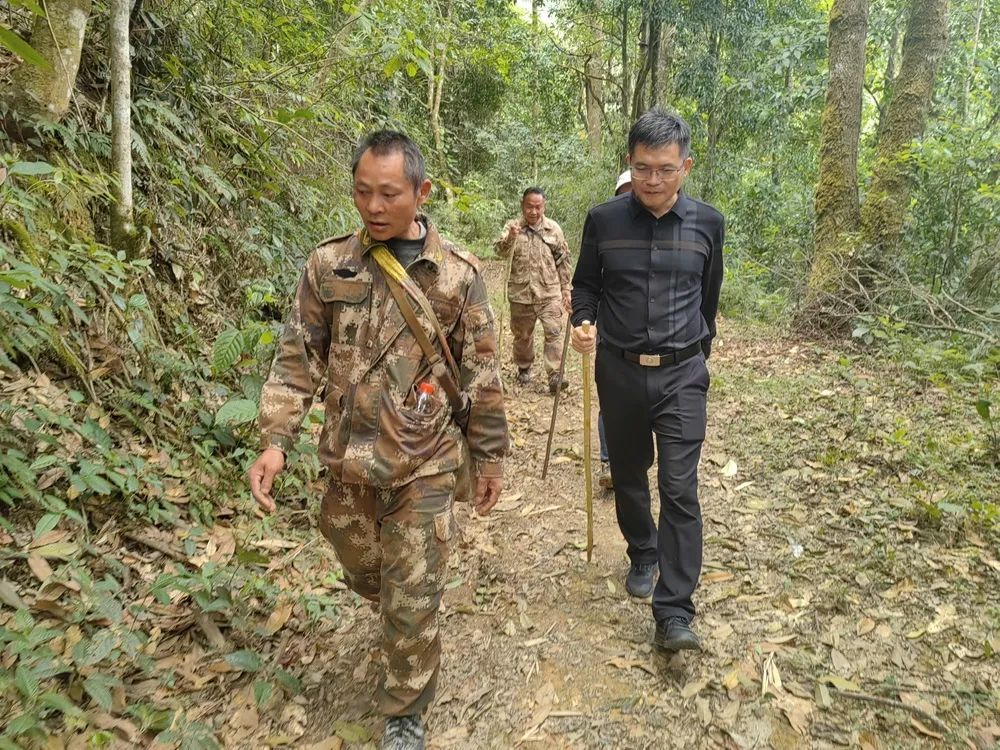 戈正旗在督导森林草原防灭火工作时强调：紧绷安全之弦 扛实工作责任 加强源头管理 全面筑牢森林草原防灭火安全屏障